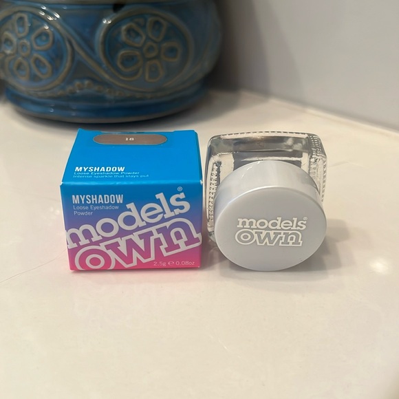 New Models Own Loose Eyeshadow Powder - Picture 2 of 2